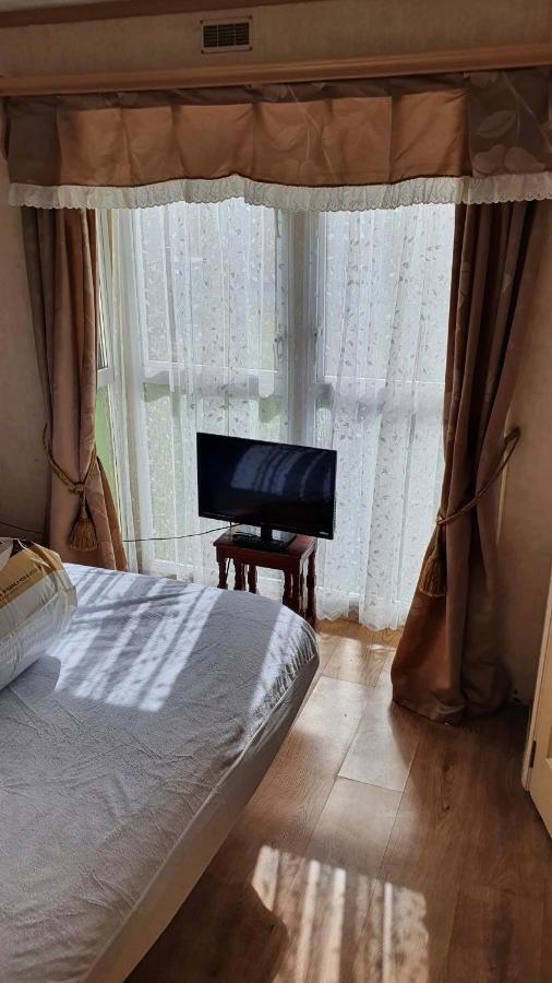 King'S Caravan Park, Caravan To Sleep 6 People Чапел-Сент-Леонардс Экстерьер фото